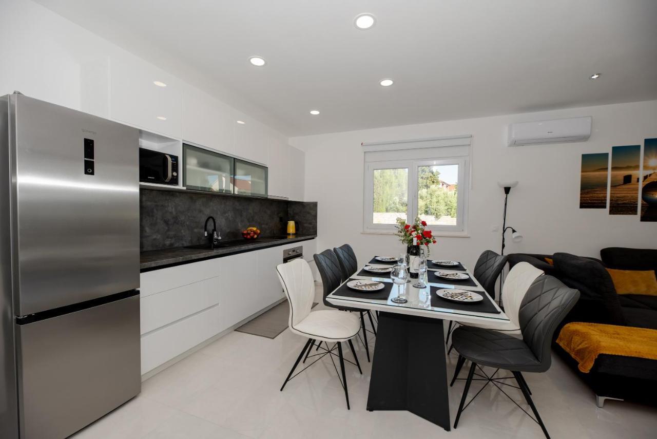 Villa Sportiva With Private Heated Pool