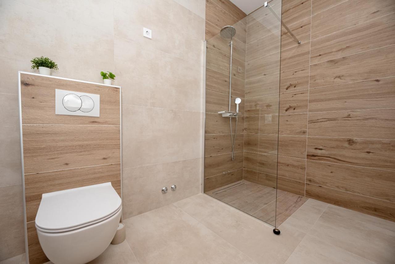 Sportiva With Private Heated Pool Zadar