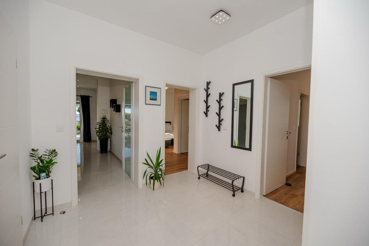 Sportiva With Private Heated Pool Zadar