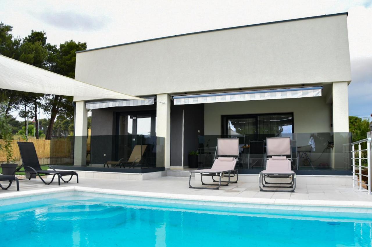 Sportiva With Private Heated Pool * Zadar